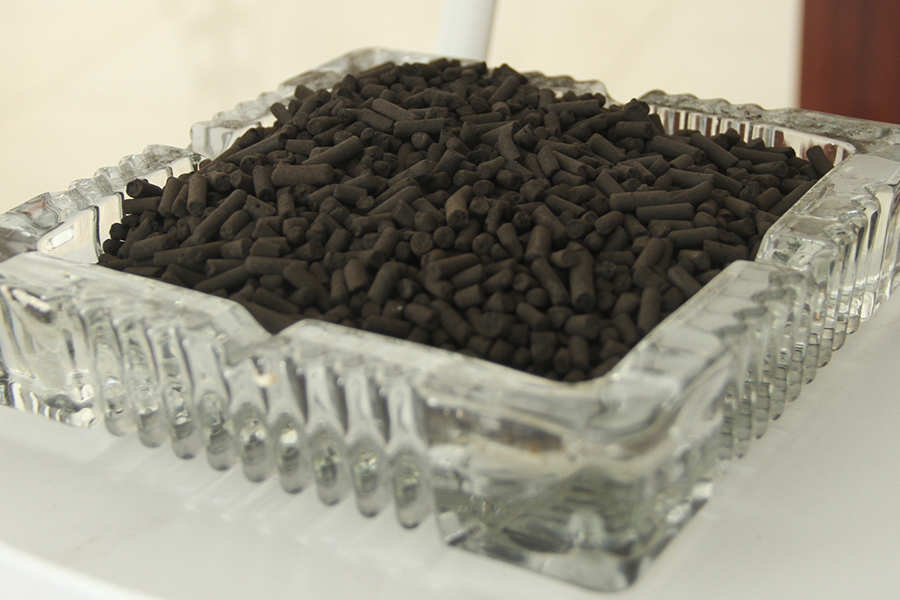 Deoxidizator de carbon de paladiu