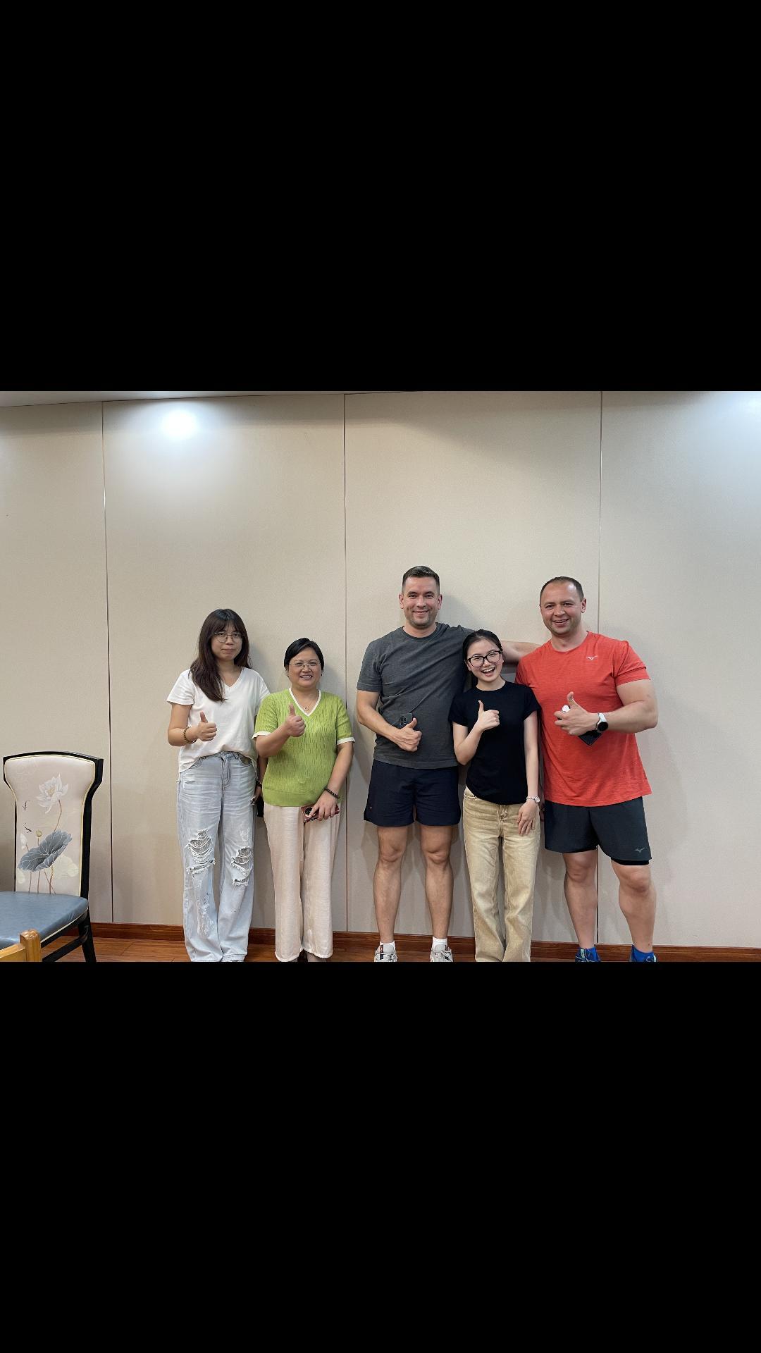 Clientul rus vizitează purificarea Luo Ming pentru inspecția la fața locului